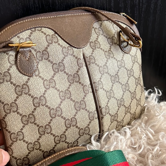 🤩⭐️HOST PICK ⭐️🤩 Gucci Vintage Sling Bag. - Picture 4 of 13